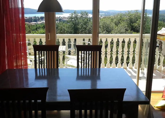 With Sea View Μεντουλίν