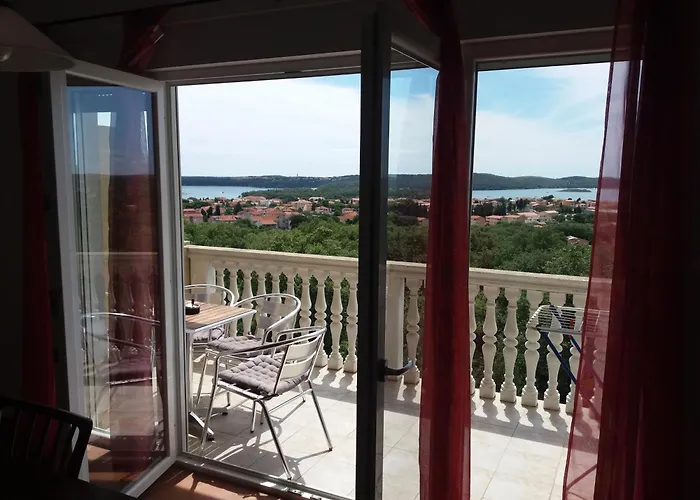 With Sea View * Μεντουλίν