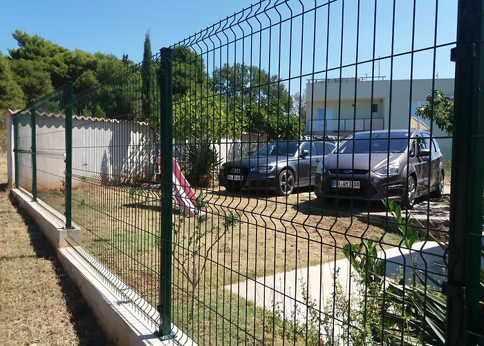 With Sea View Μεντουλίν