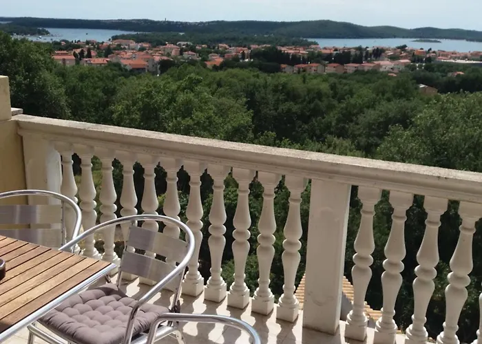 With Sea View * Μεντουλίν