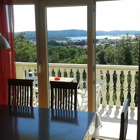 Apartment With Sea View *