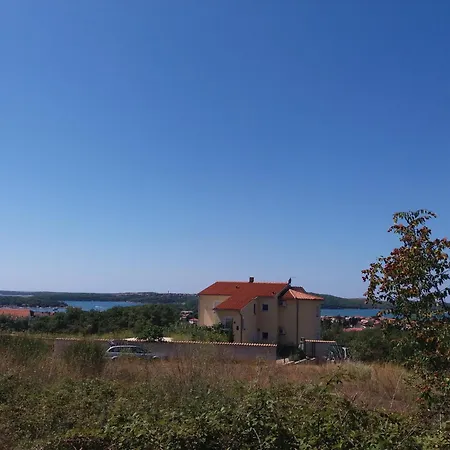 Apartment With Sea View *