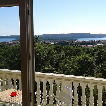Apartment With Sea View *